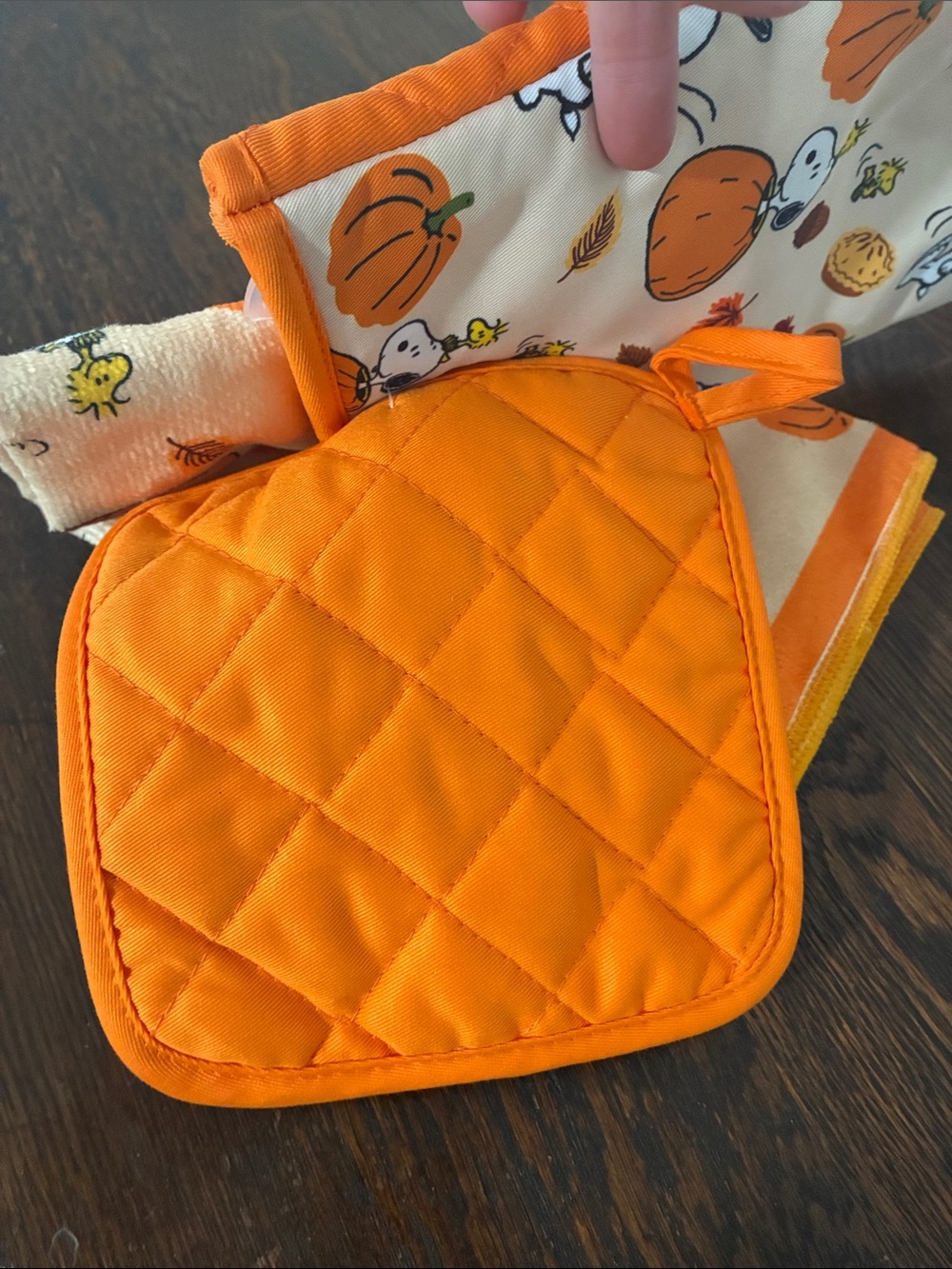 NWT- Peanuts- Snoopy- Fall Themed- 3pc- Oven Mitt, Pot Holder & Towel Set - Picture 4 of 16